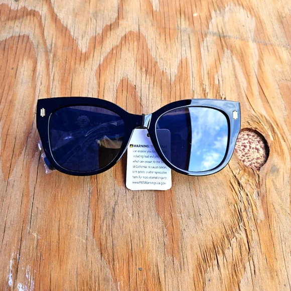 Kleo Stylish Black Sunglasses - Picture 12 of 16